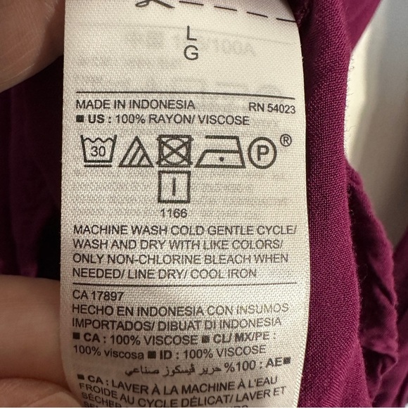 Old Navy light, flowy magenta top, sz. L, 100% rayon, notch neck, office, fall - Picture 4 of 7